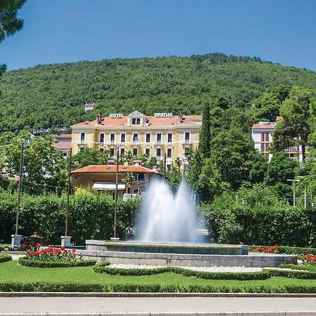 Cozy Apartment In Opatija With House Sea View אופטיה